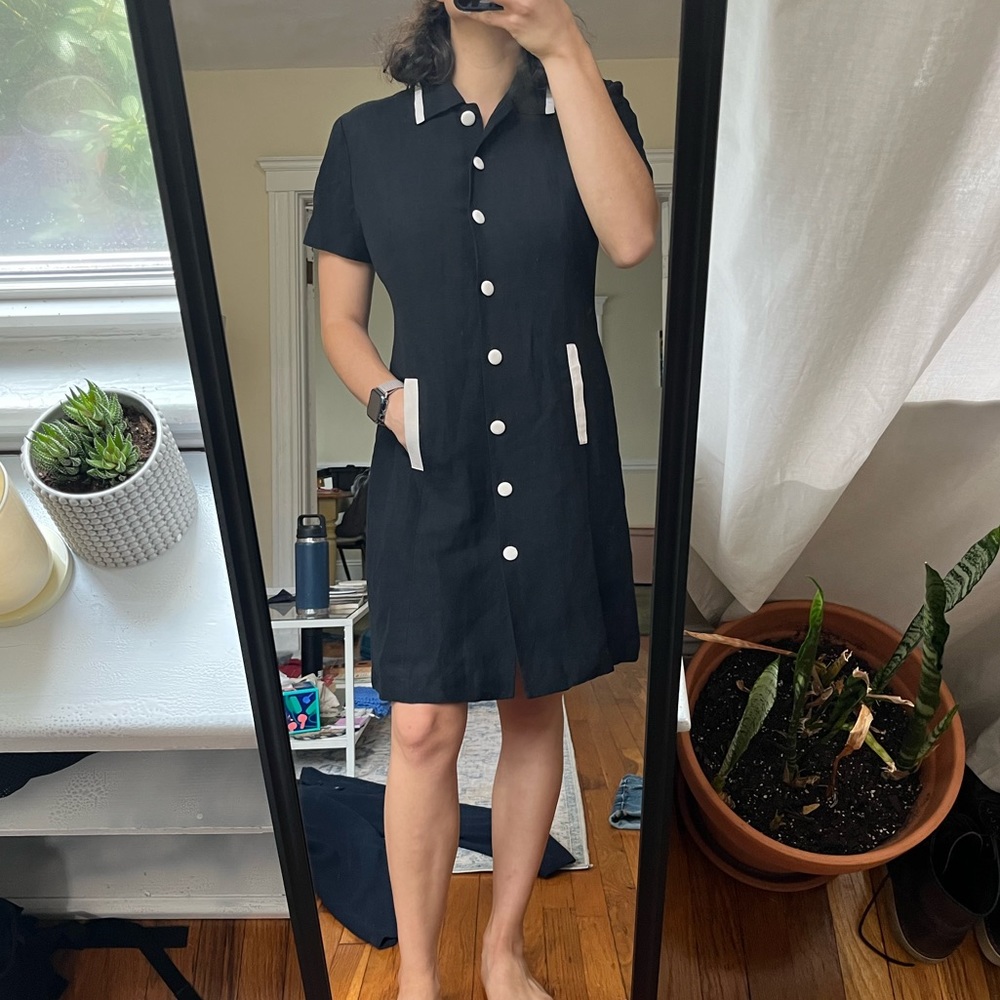 vintage collared black dress w white accents